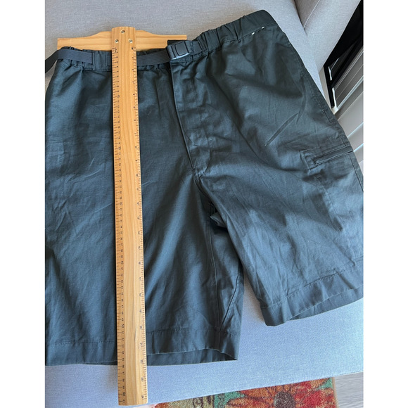 Uniqlo Geared Mens Cargo Short Pockets Gray/Black Hiking Camping size-33-36 - Picture 5 of 5